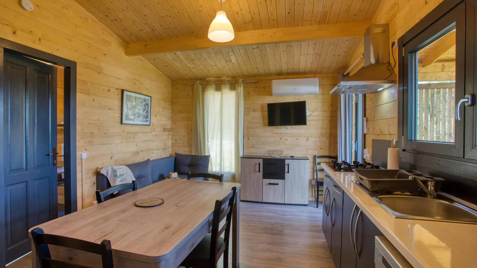Pièce principale chalet Commarque