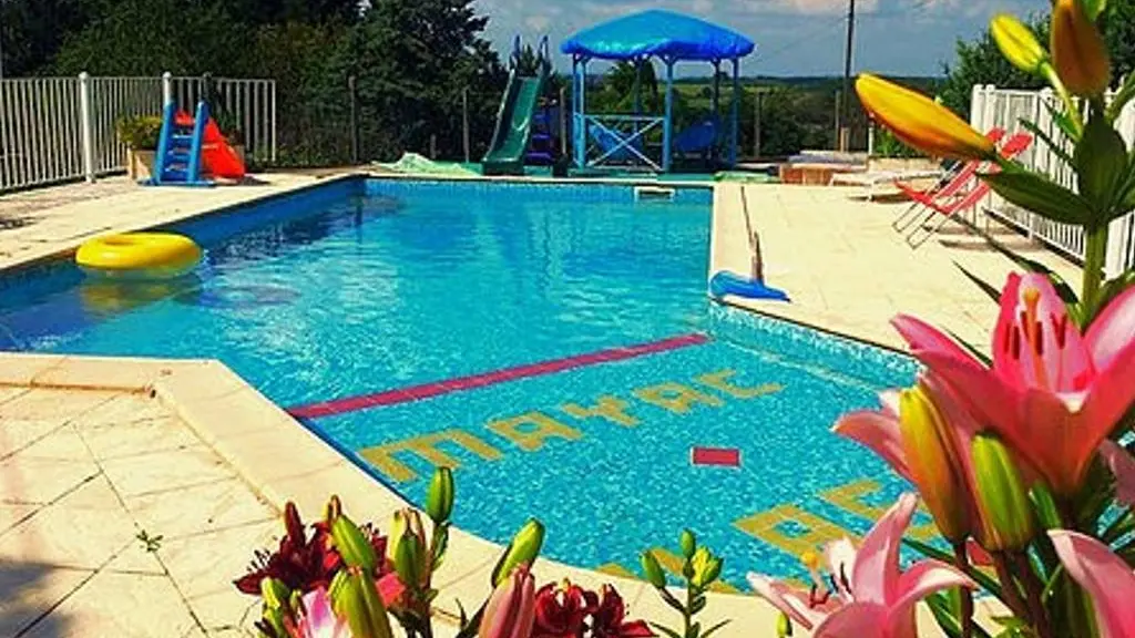 Piscine-Au-Mas-de-Mayac