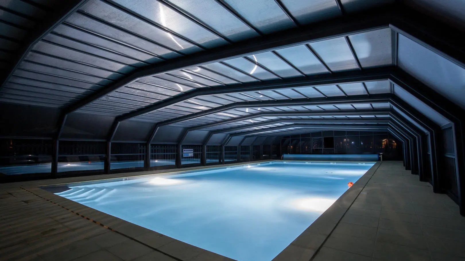Piscine-Couverte--2-nuit--Les-Hauts-de-Calviac - 3