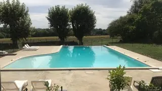 Piscine appartement 8 chateau ©S.Nozères