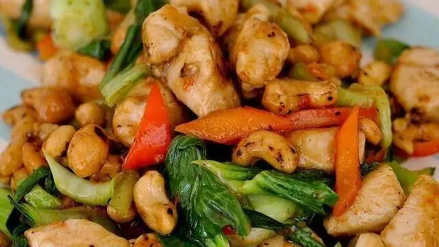 Poulet-sauté-aux-noix-de-cajou