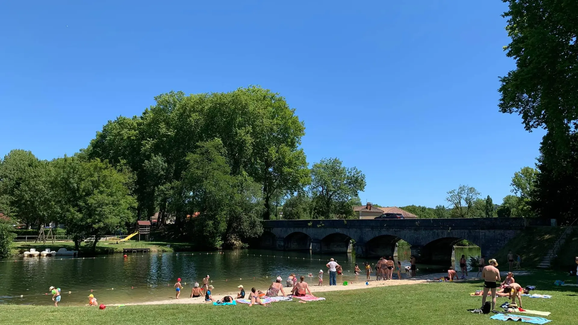 Plage de Lisle sur la rivière Dronne