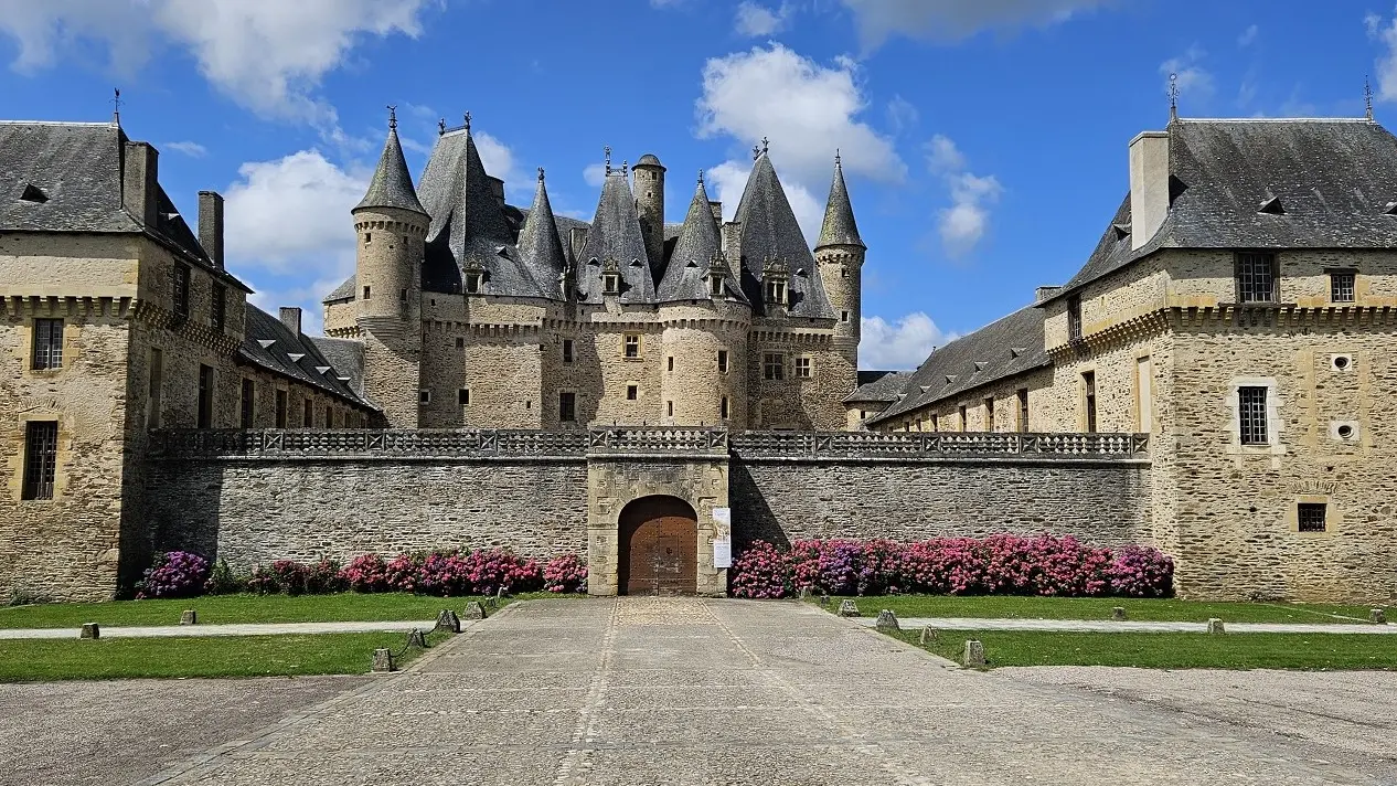 Château de Jumilhac vue de la place