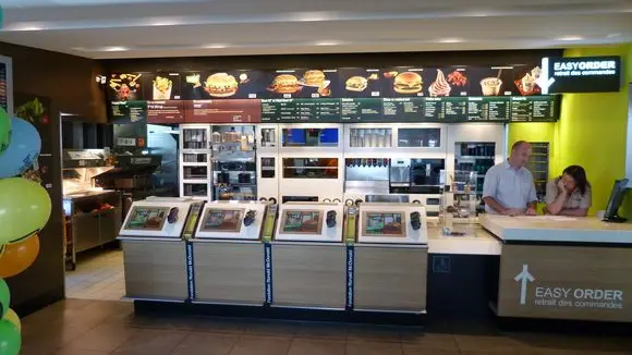 Restaurant Mac donald's 6