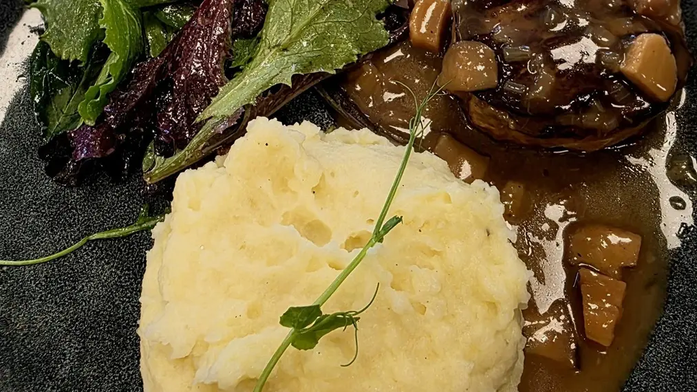 Restaurant-l'Artenset-plat(b)-vallee-isle-perigord