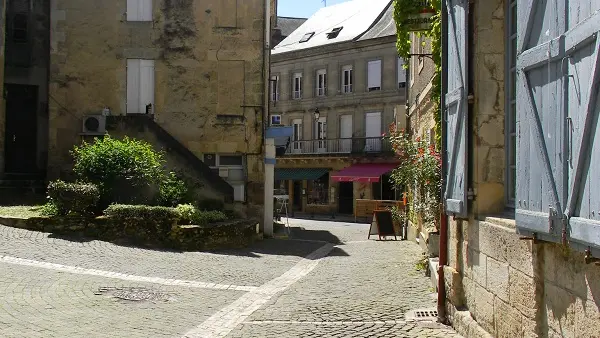 Rue du Bugue 2 - Redimensionnée Sirtaqui