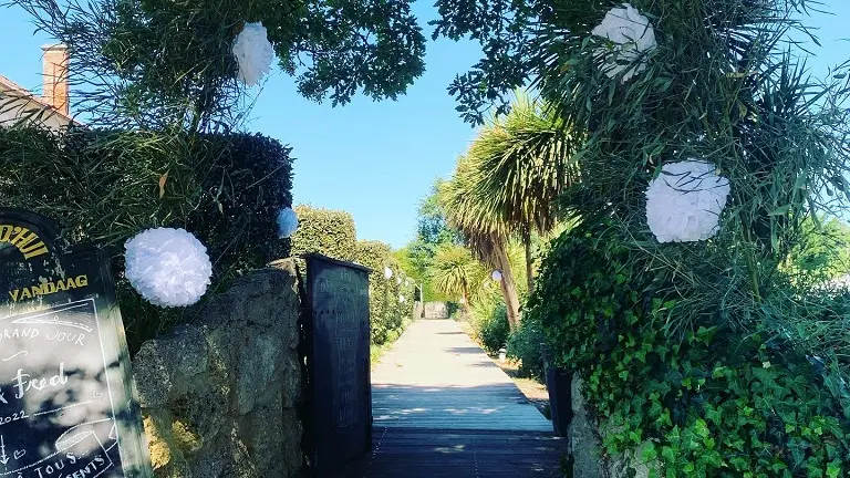 Salle-Le-Guinot-entrée-déco