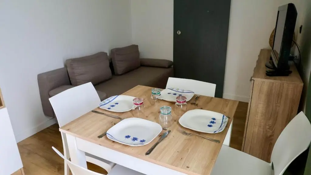 Salle à manger La Box des Oiseaux 2025 ©AguilarVelten