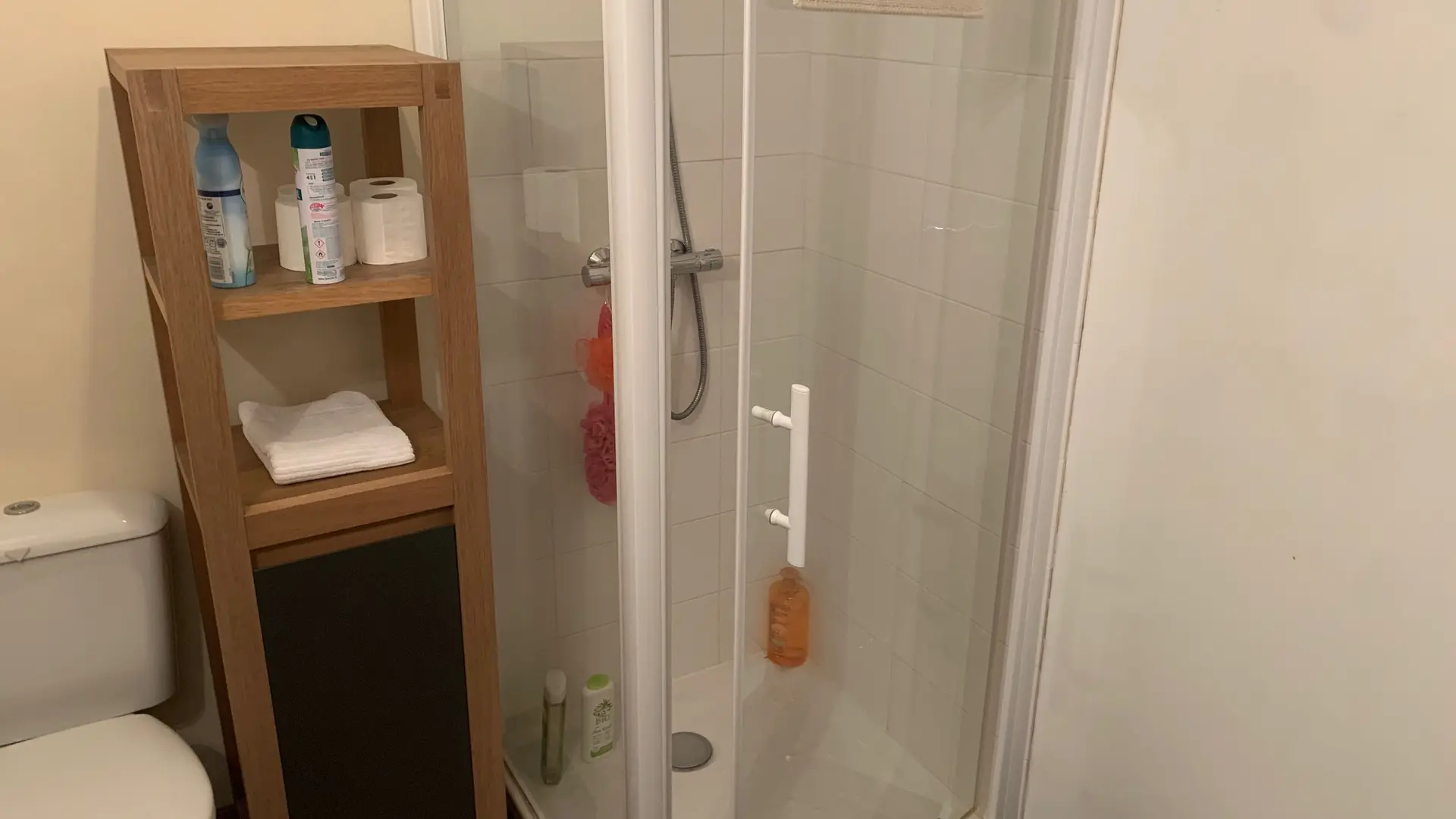 Salle d'eau La Maison des Peintres 2025 ©OTC