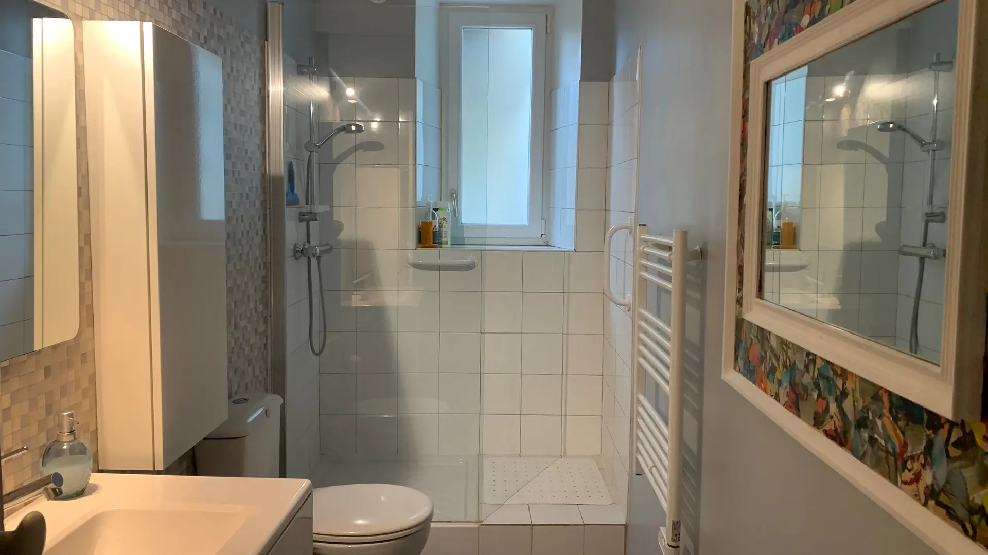 Salle d'eau étage La Maison des Peintres 2025 ©OTC