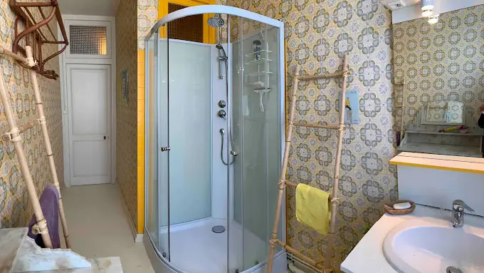 Salle de bains - Chez Mme Java - Google