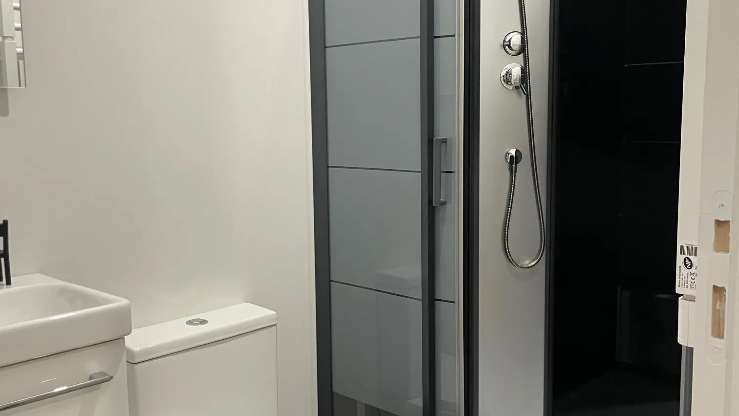 Salle de bains wc à l'Oustalet 1 ©OTC