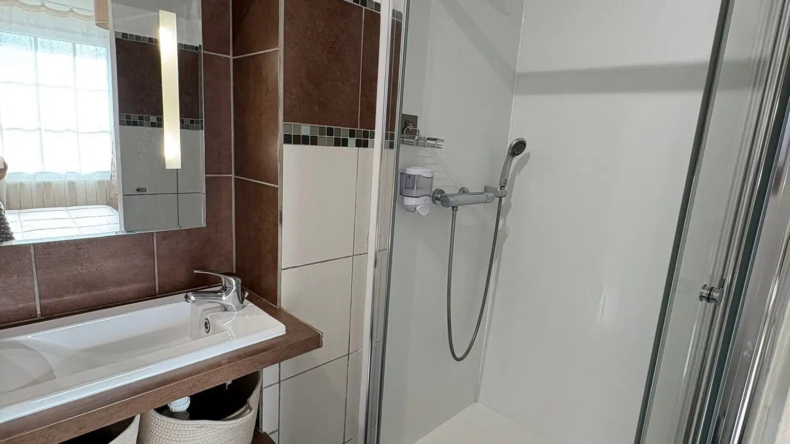 Salle de bains Chambre Moliets forge de Clermont 2025 ©Blond