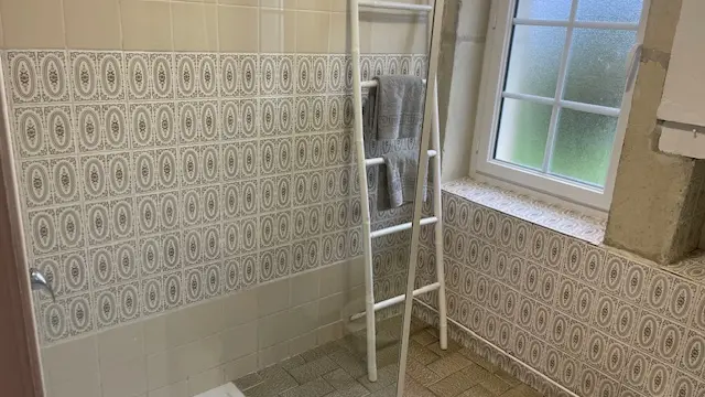 Salle de bains étage Pigeonnier Rau appt 10 ©OTC