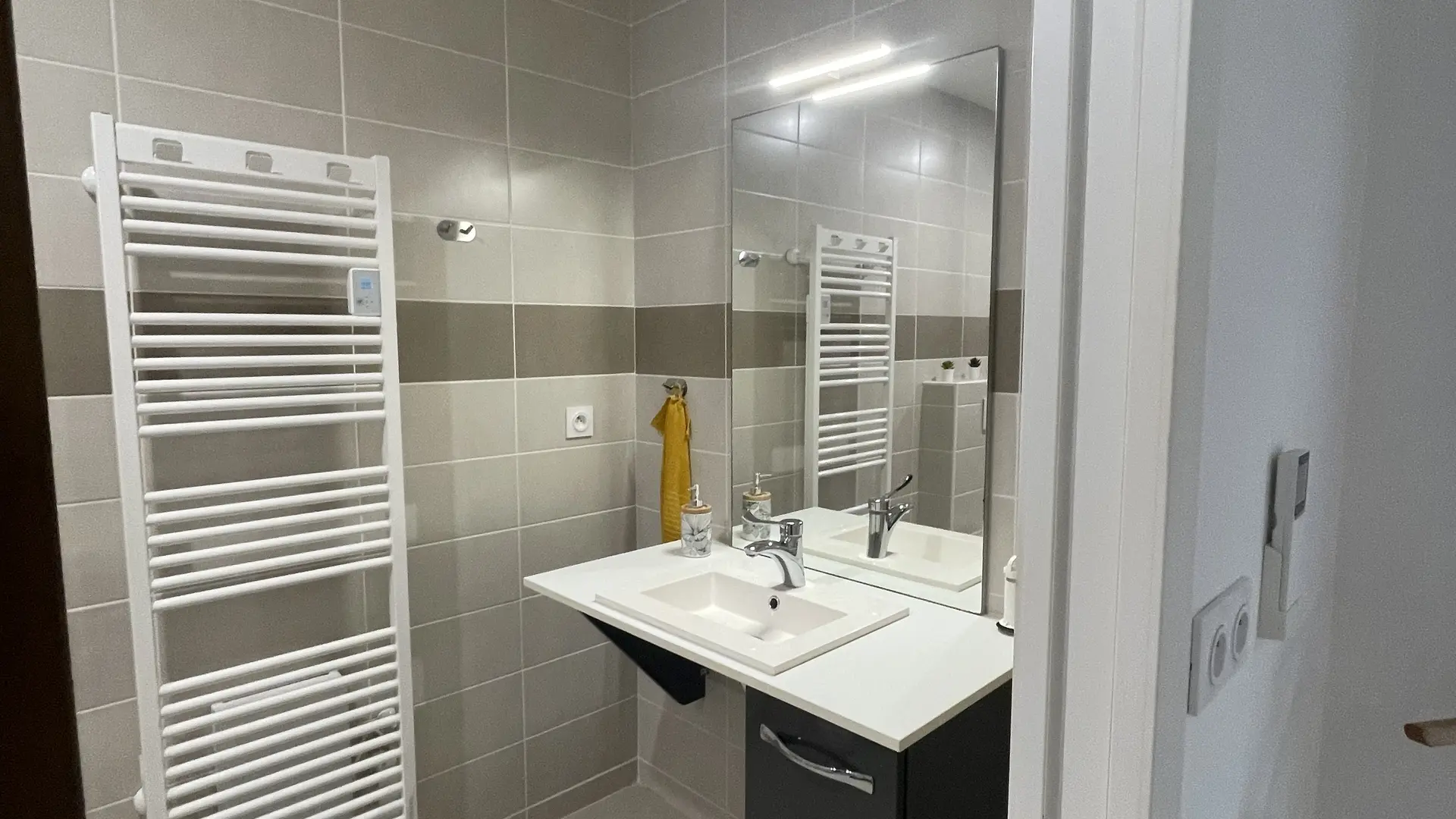 Salle de bains le Petit Charron ©Cassant