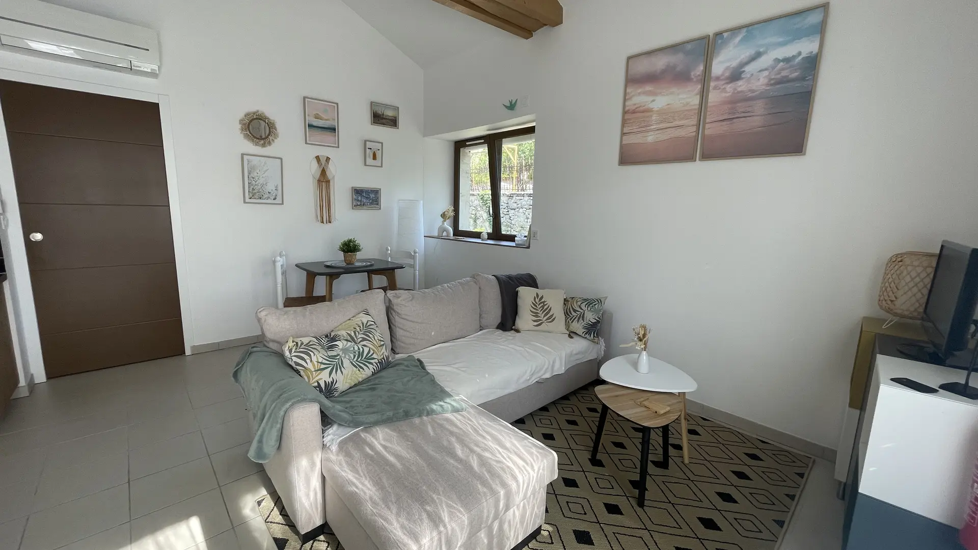 Salon Le Petit Charron autre vue ©Cassant