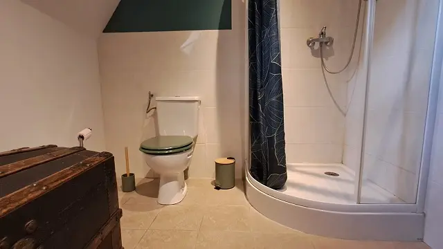 Savignac de Miremont_Terre de Jade_Photo 8 salle d'eau douche haut hibou_octobre 2024©Muriel Godfroid