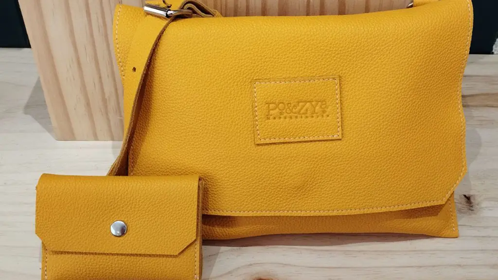 StPG47djND9R-sac-jaune-et-porte-monnaie