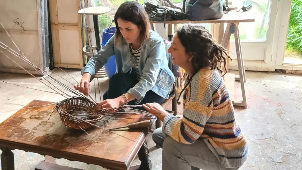 Stages-artistiques-Au-bout-du-Chemin_stagiere_vannerie