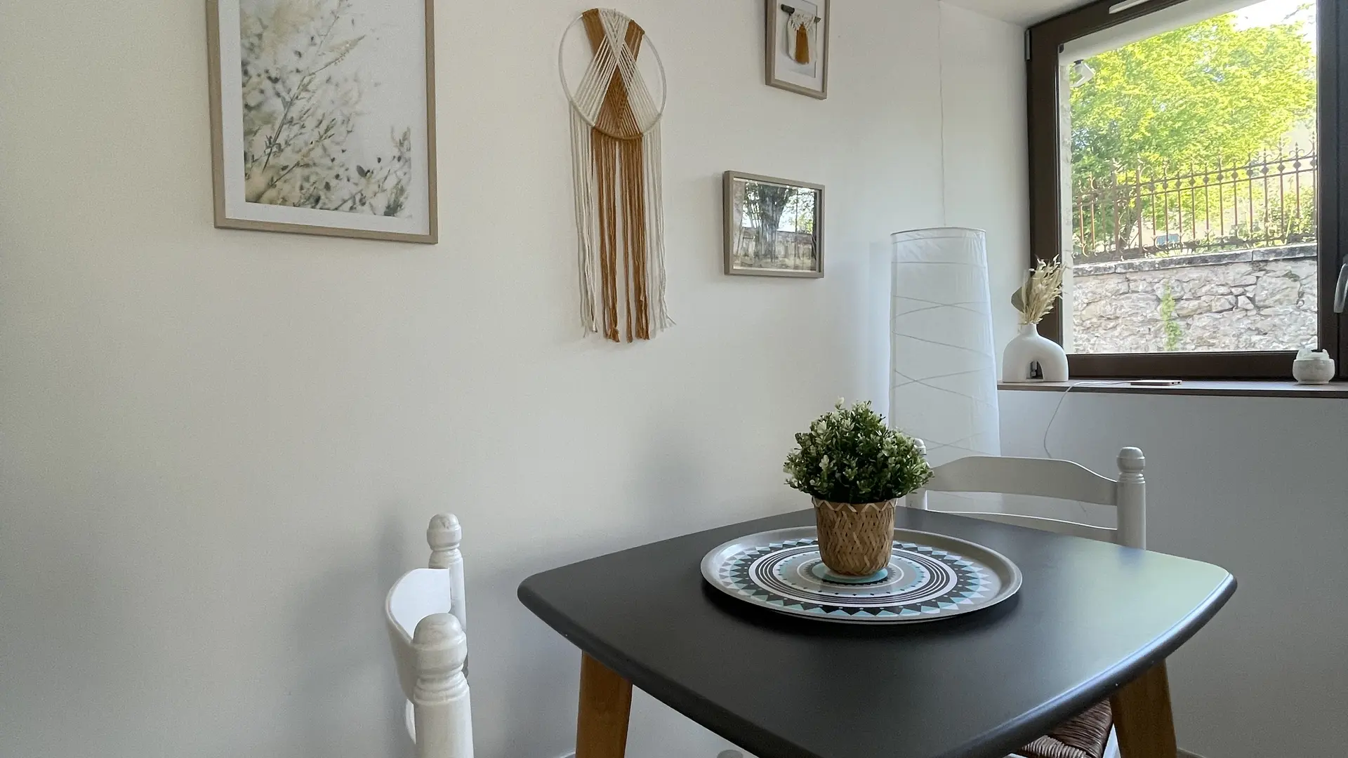 Table à manger Le Petit Charron © Cassant