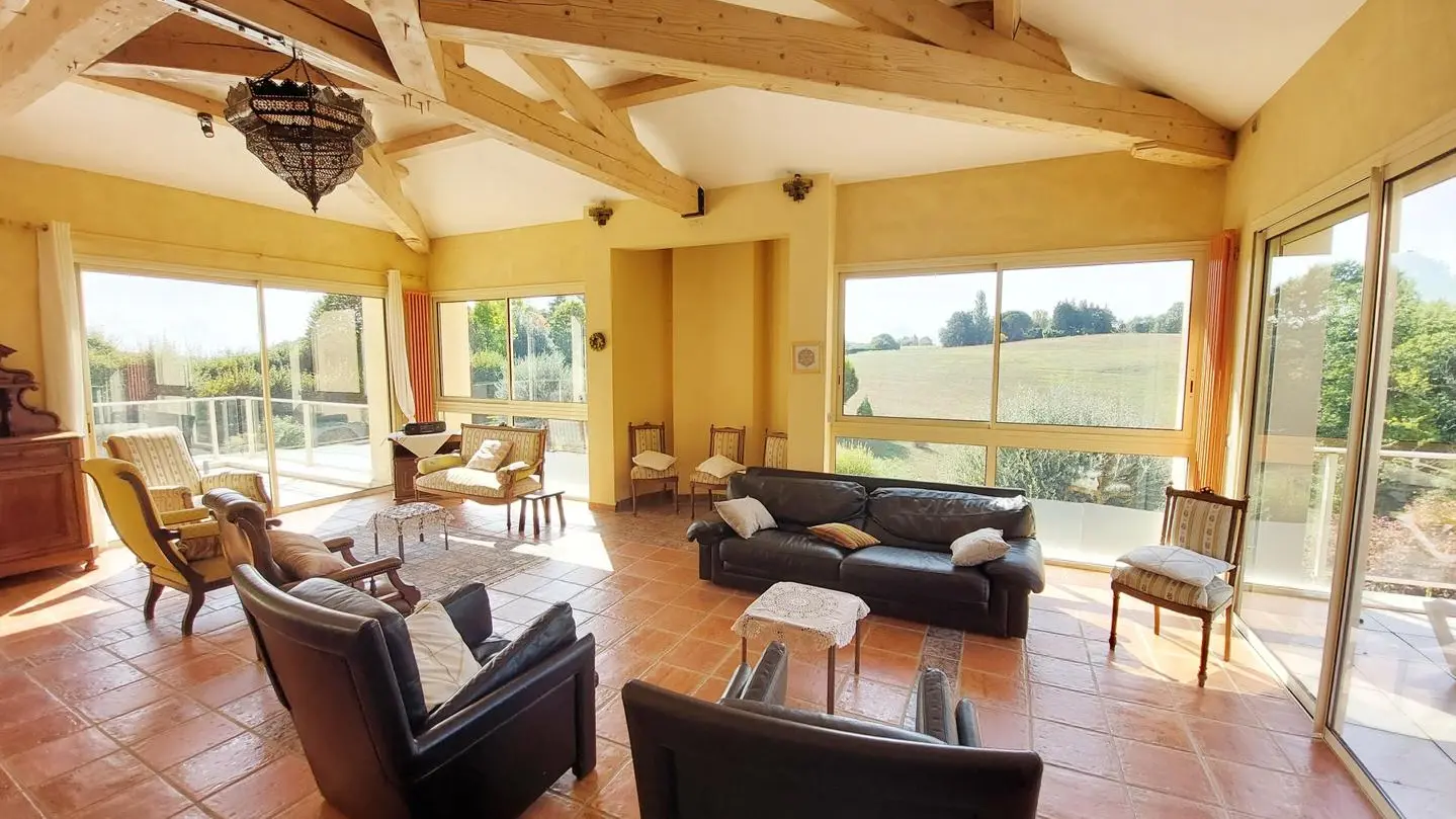 VILLA ROTONDE AVEC PISCINE COUVERTE 13