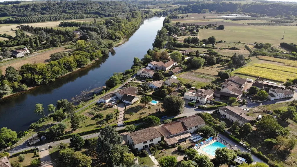 Camping La Rivière Fleurie