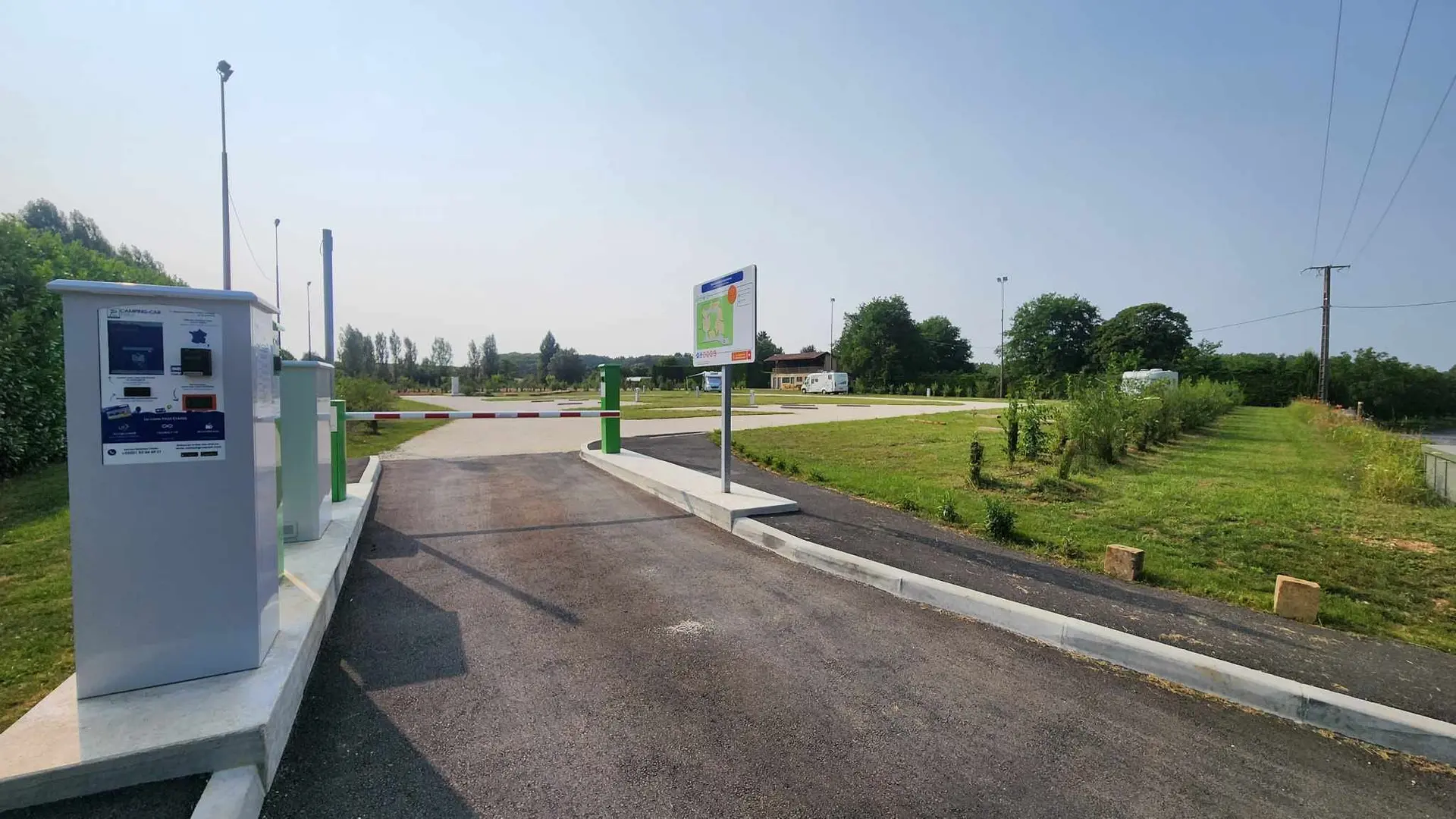 AIRE DE CAMPING-CAR DE SAINT-CRÉPIN-ET-CARLUCET 2