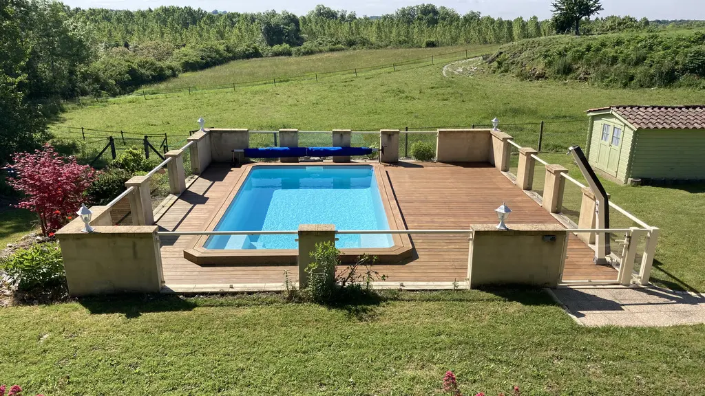 a6) piscine au printemps