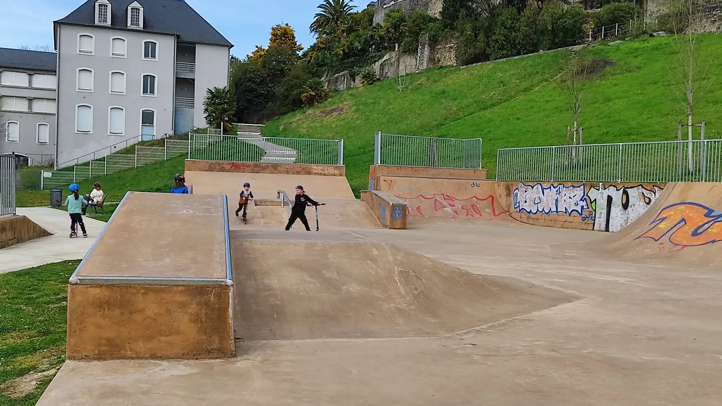 Aire de Jeux des remparts de Lescar - Lescar - skate parc