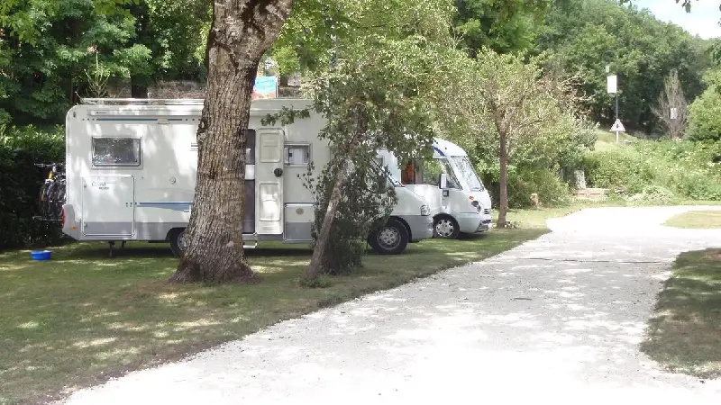 aire_campingcar_leschtis_2