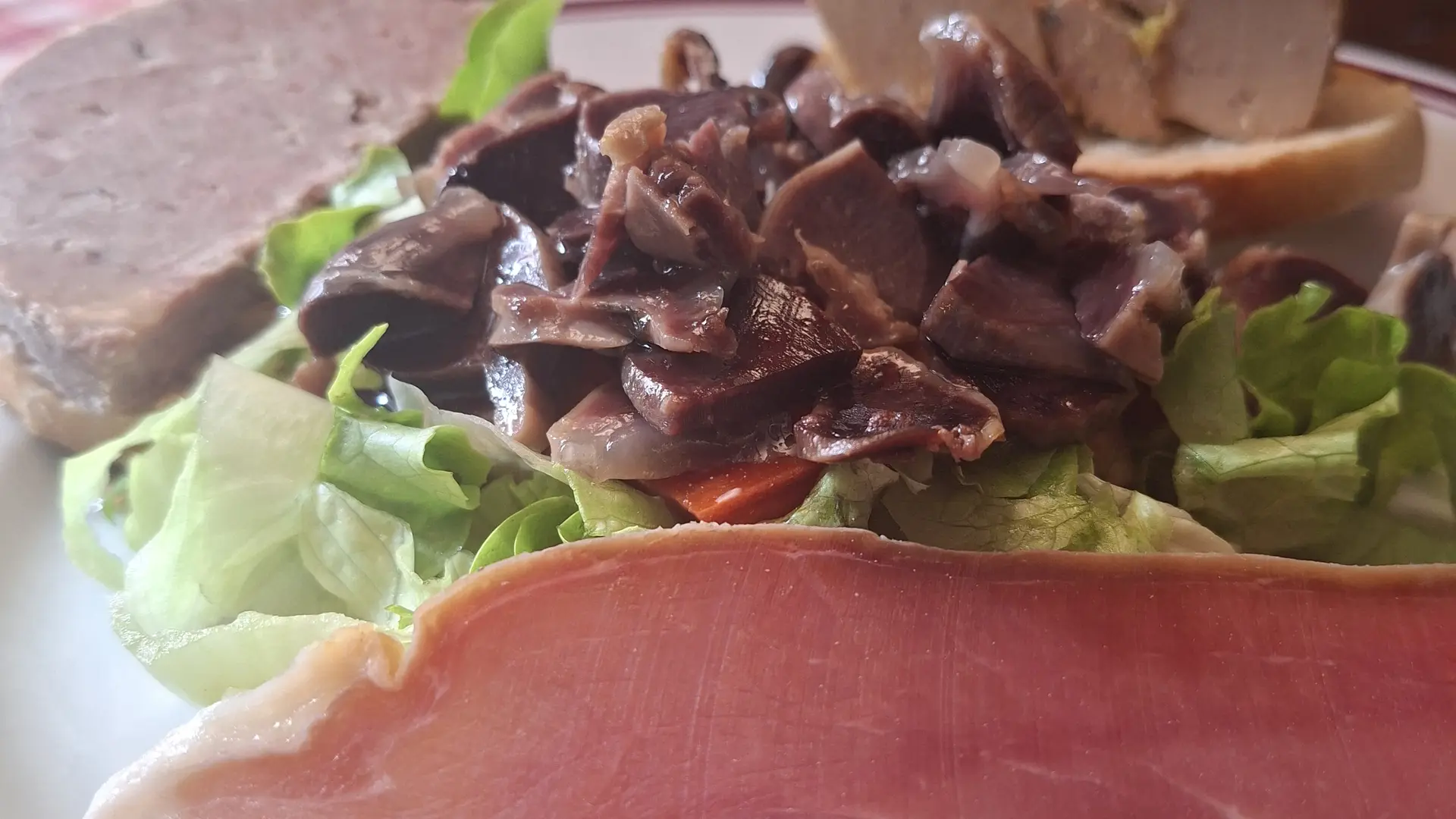 assiette landaise détail Ferme auberge Marquine Mugron ©OT Terres de Chalosse - SD