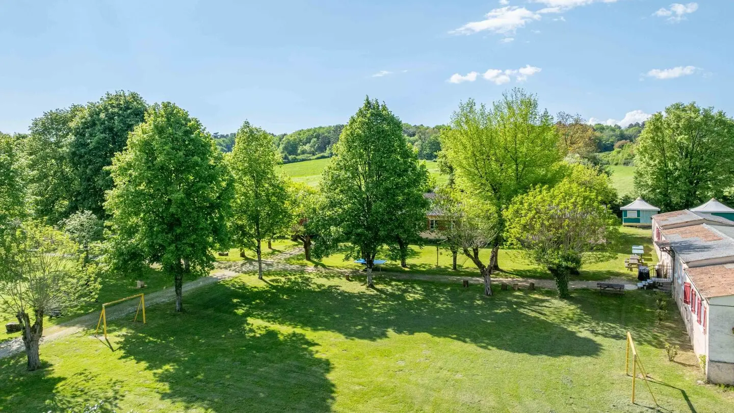 centre-baan-thai-football-villamblard-tourisme-vallée-isle