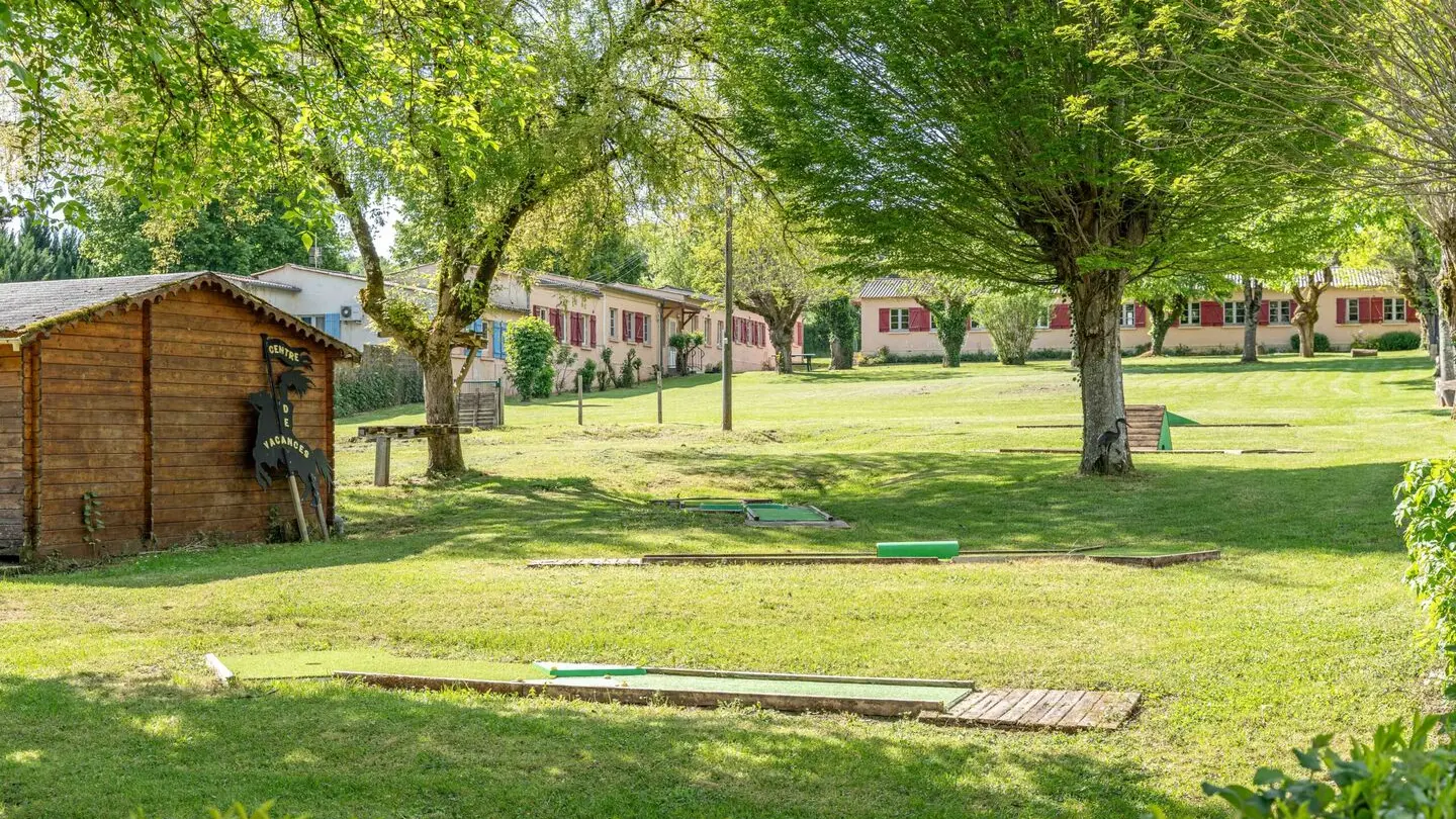 centre-baan-thai-golf-villamblard-tourisme-vallée-isle