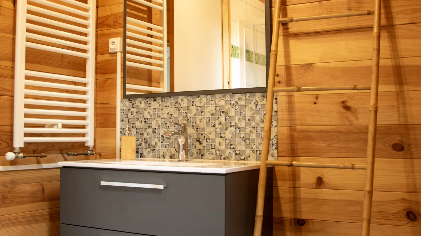 chambre-hotes-la-rustique-salle-de-bain-saint-martin-des-combes-tourisme