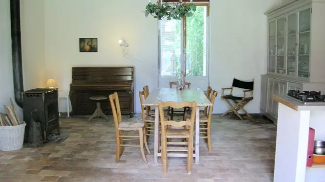 domaine-le-chiron-gite-piano-woonkeuken