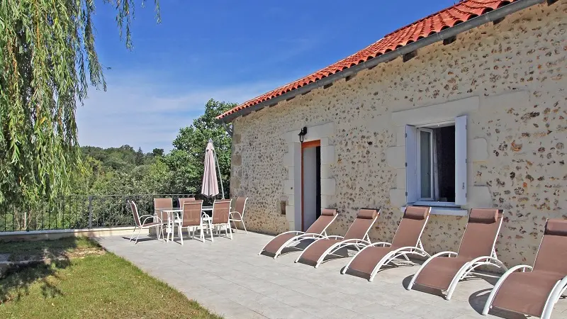 domaine-pouzelande-perigord-gite-terrasse-hibiscus