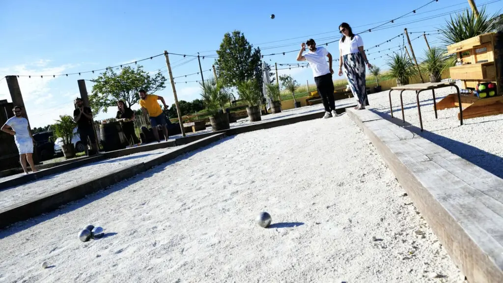 evenement-ambiance-chaleureuse-conviviale-terrasse-guinguette-chez-georgette-sarlat-perigord-8-1024x683