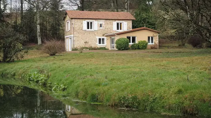 La maison vue de l'extérieur