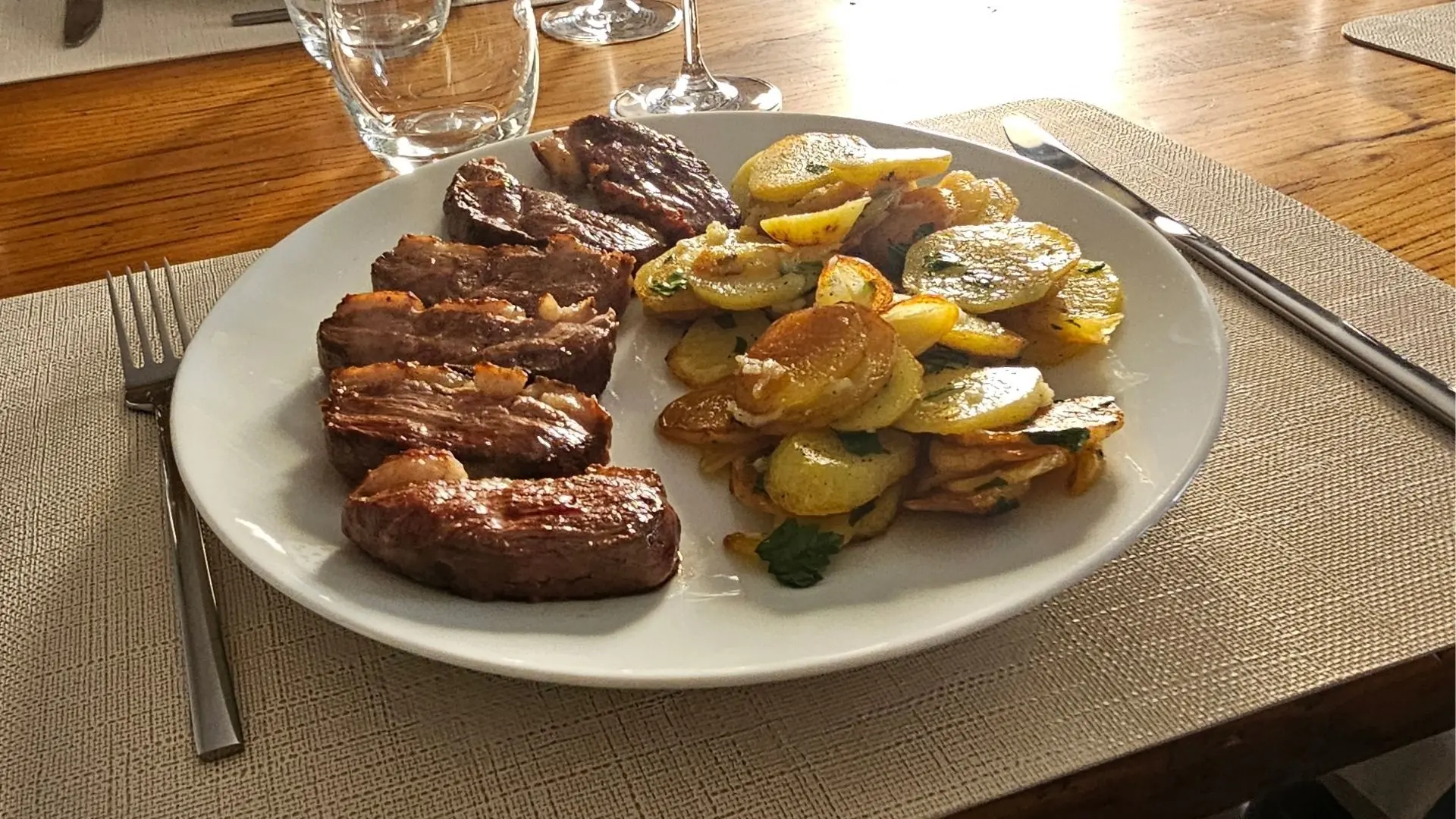 Plat magret de canard du Ranquet pommes de terres sarladaises