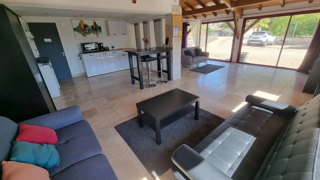 gîte-le-petit-nice-douzillac-cuisine&séjour