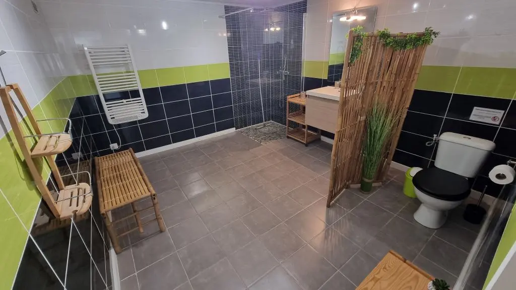 gîte-le-petit-nice-douzillac-salle-d'eau-1