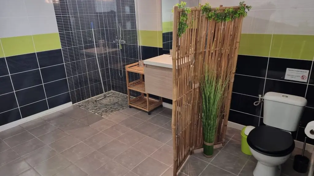 gîte-le-petit-nice-douzillac-salle-d'eau