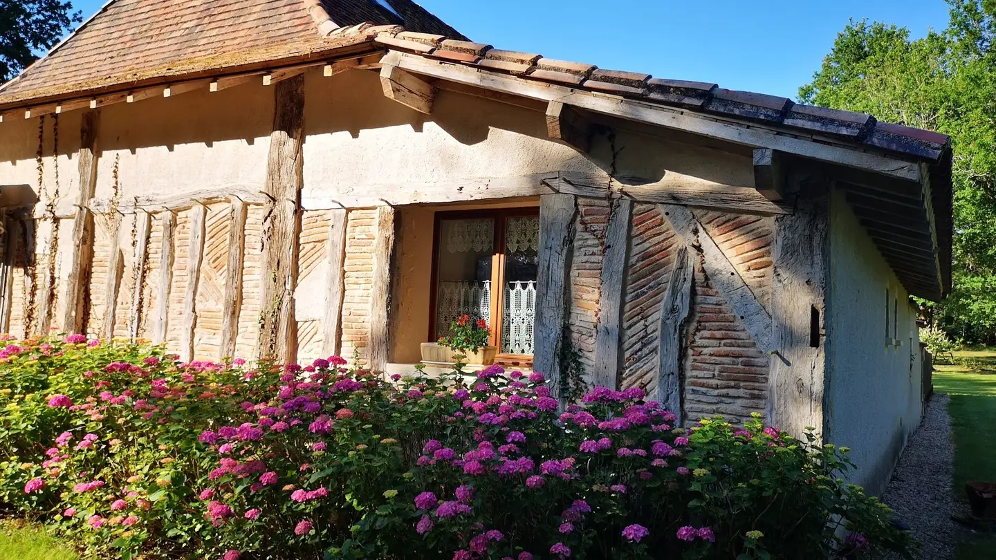 gite-les-tourriers-fleurs-saint-laurent-des-hommes-tourisme-vallée-isle