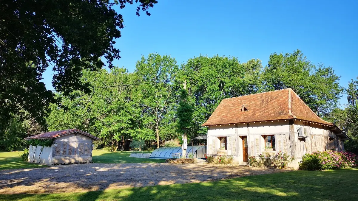 gite-les-tourriers-saint-laurent-des-hommes-tourisme-vallée-isle