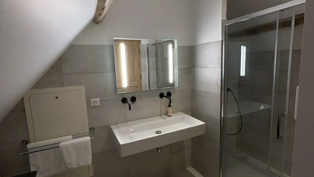 gite-les-trois-treilles-salle-bain-campsegret-tourisme-vallee-isle