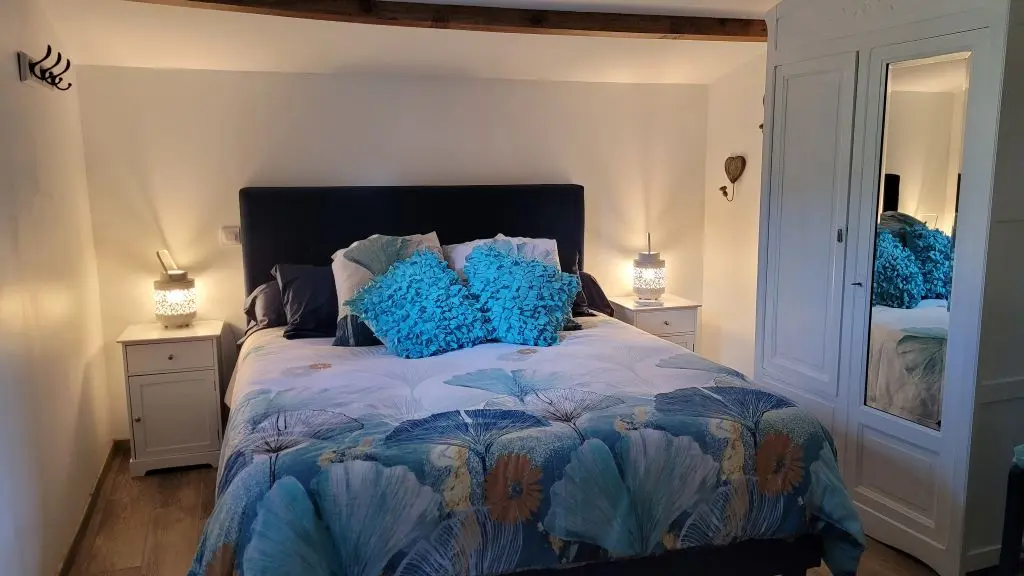 la chambre avec lit 160x200 du gite Pierre Forte
