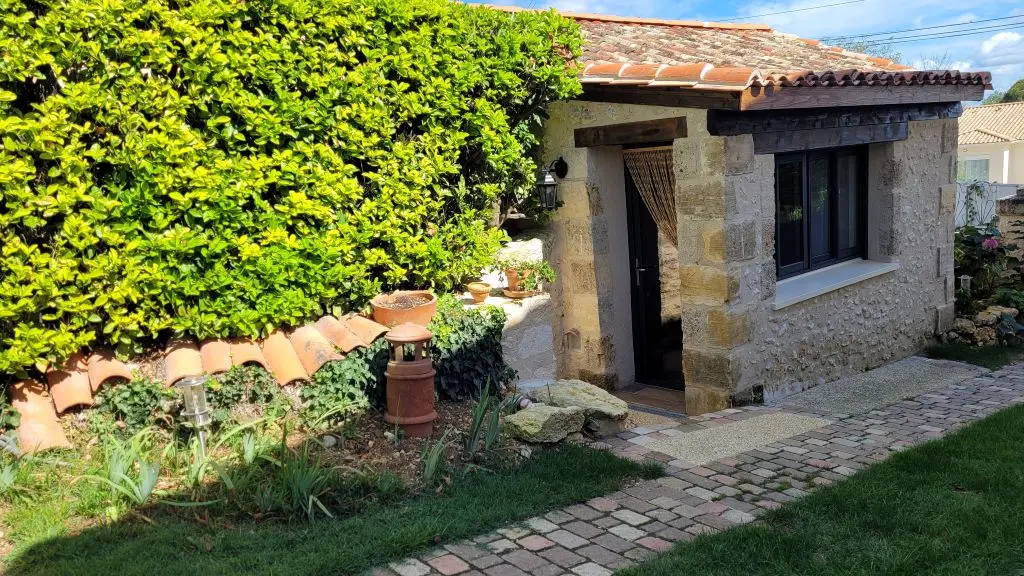 l'entrée du gîte Pierre Forte