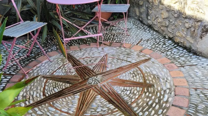 joli sol en pisé du gite Pierre Forte