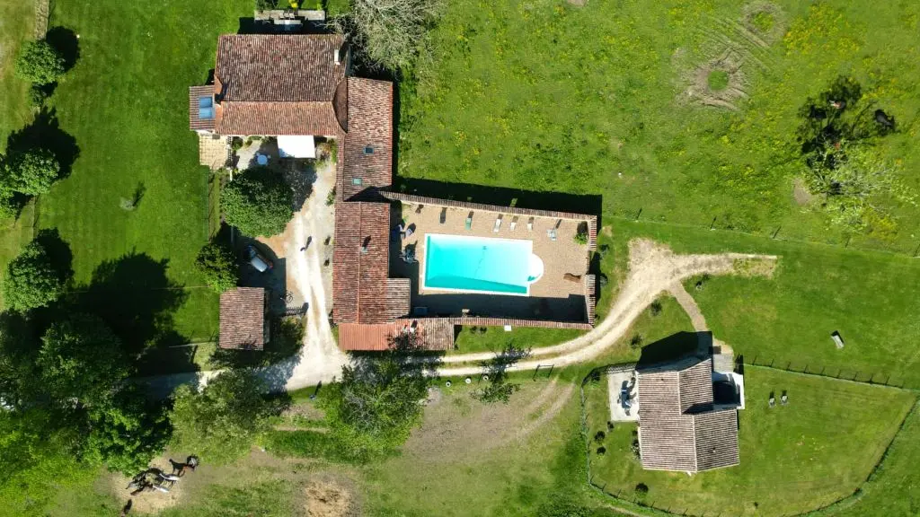 gites-sudrie-bourrou-vue-aerienne