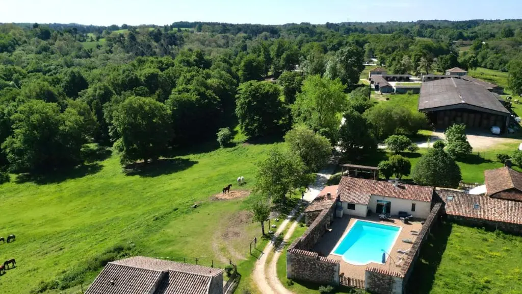 gites-sudrie-bourrou-vue-aerienne